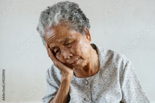 Obraz na płótnie Senior asian woman was headache
