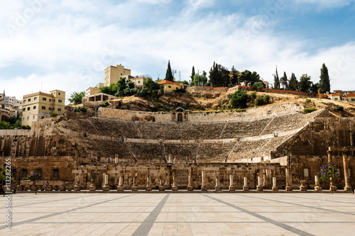 Obraz na plátně View at the roman amphitheatre in Amman, Jordan
