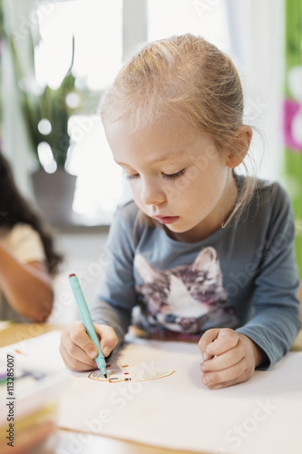 Little girl drawing with felt tip pen