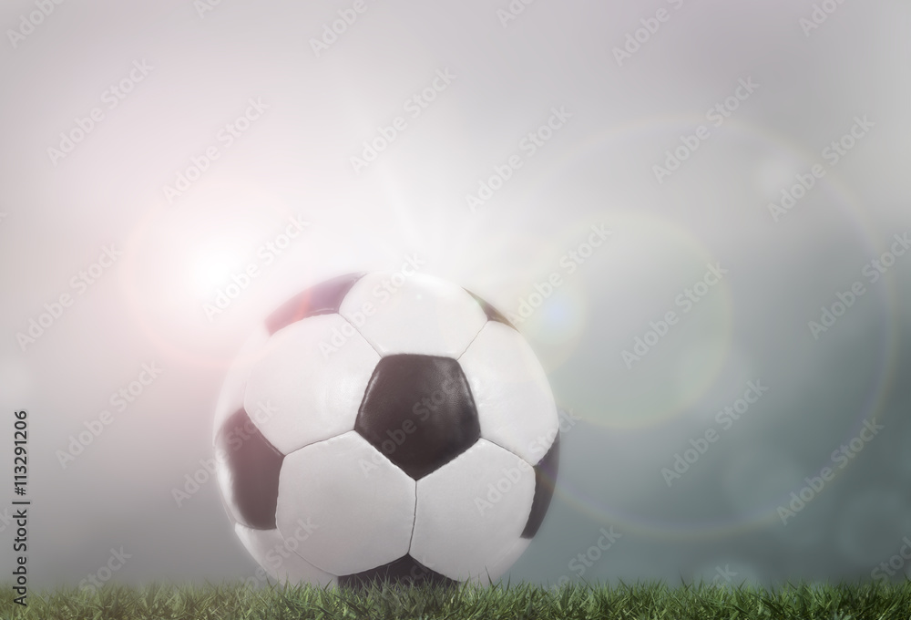 Naklejka premium Fußball im Gegenlicht