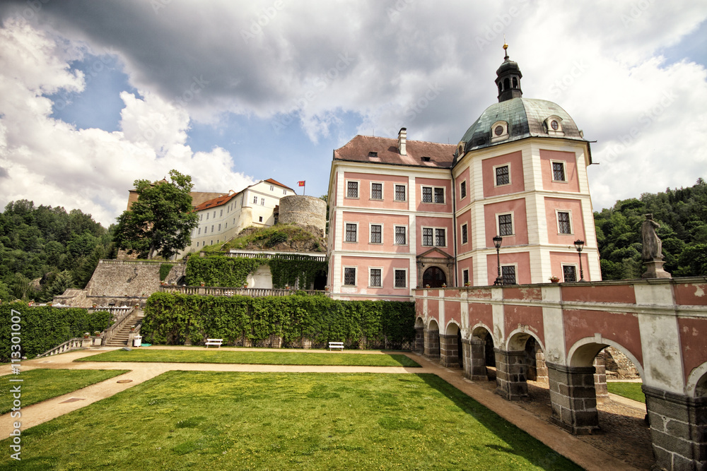 Becov-nad-Teplou castle