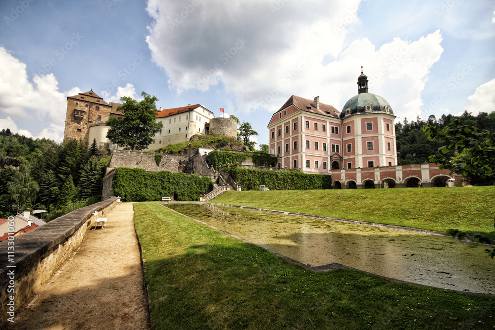 Chateau Becov-nad-Teplou gardens