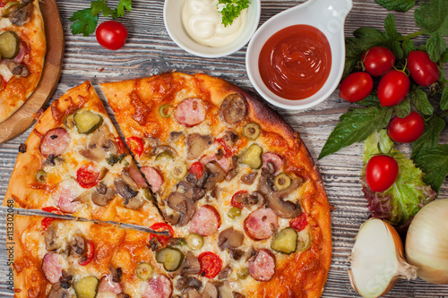  pizza with mushrooms and pepperoni , tomatoes