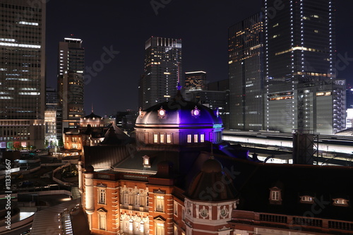 東京駅の夜景 © boringdays