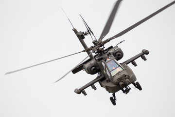Handdoek met foto Helikopter Aanvalshelikopter tijdens militaire oefening  © VanderWolf Images
