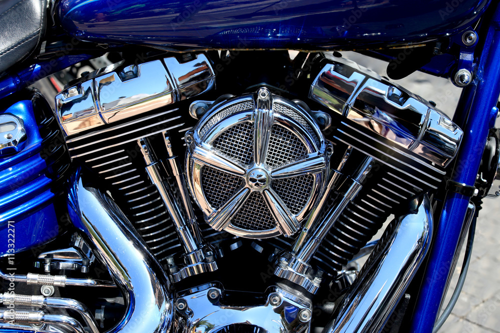 Fototapeta premium Chrome coated V-Twin engine 