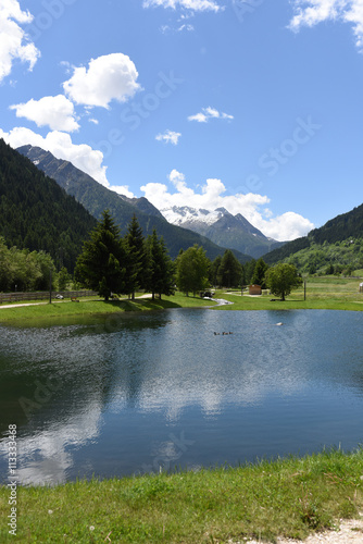 lago di montagna acqua riflesso nel lago fiume montagne vacanza rela