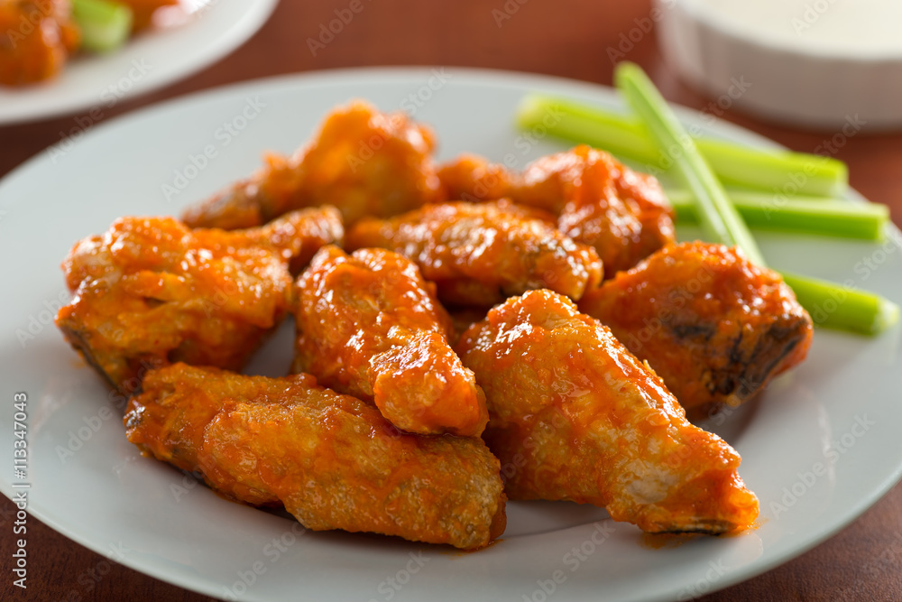 Spicy Chicken Wings with Sriracha Sauce Spicy Chicken Wings with Sriracha Sauce