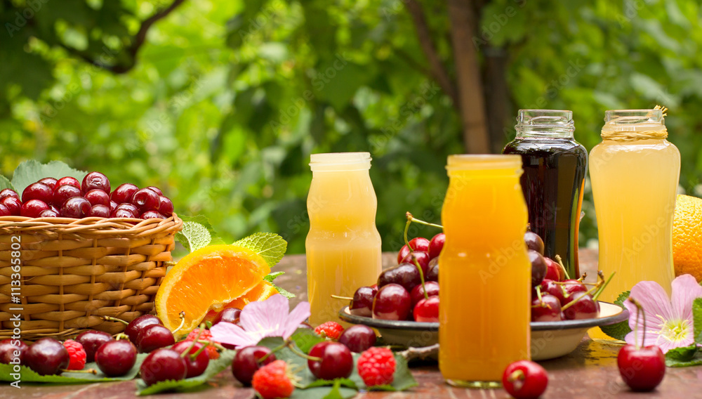 Healthy, refreshing fruit drinks Healthy, refreshing fruit drinks