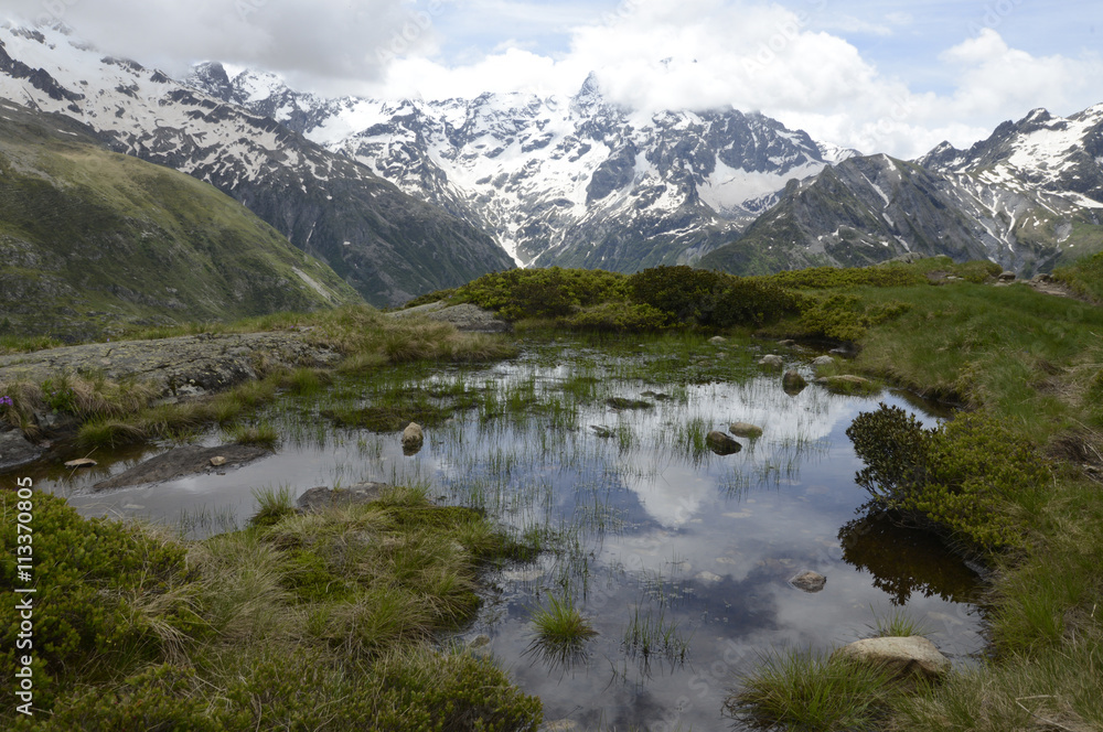 Fototapeta premium Pic de Vallon clos, le Sirac et la pointe de Verdonne dans le parc des Écrins 
