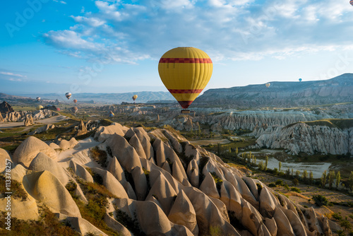 Balony na ogrzane powietrze latające nad Kapadocją, Turcja