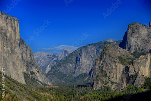 Yosemite National Park Tunnel View © ballllad