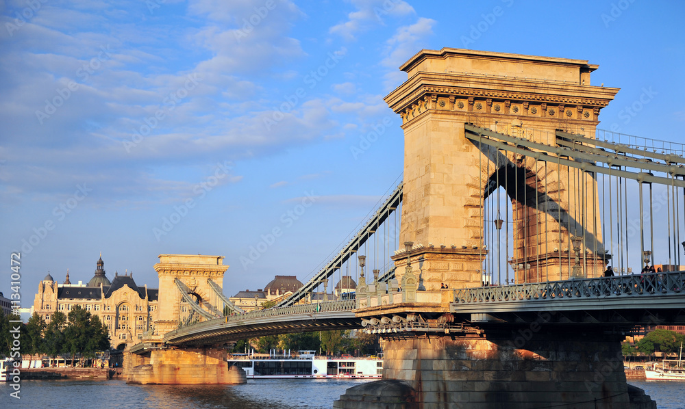 Obraz premium Chain bridge, Budapest