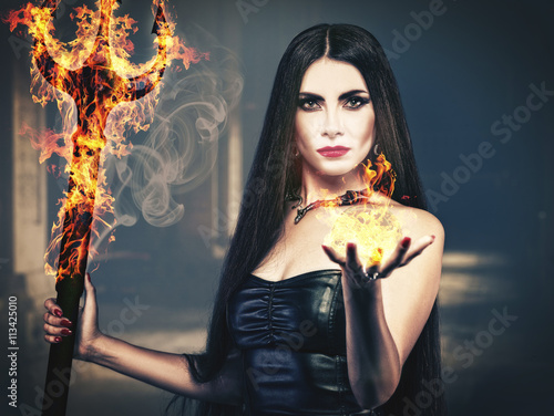 Fotografi Beauty from the Hell, spooky female portrait, halloween theme