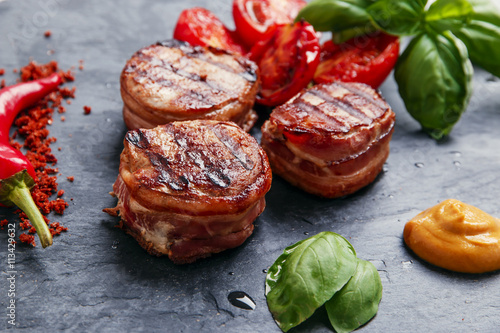 Картината върху платно Grilled meat fillet steak wrapped in bacon medallions