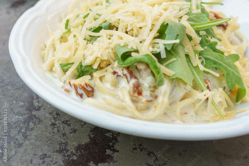 Creamy pasta with sun-dried tomatoes and basil Creamy pasta with sun-dried tomatoes and basil
