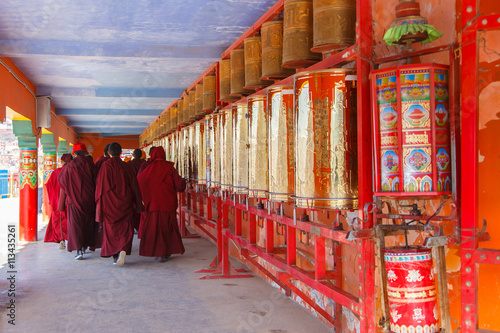 Quadro em tela Buddhist nun walking touch a prayer wheels around the sanctuary at Larung gar (B