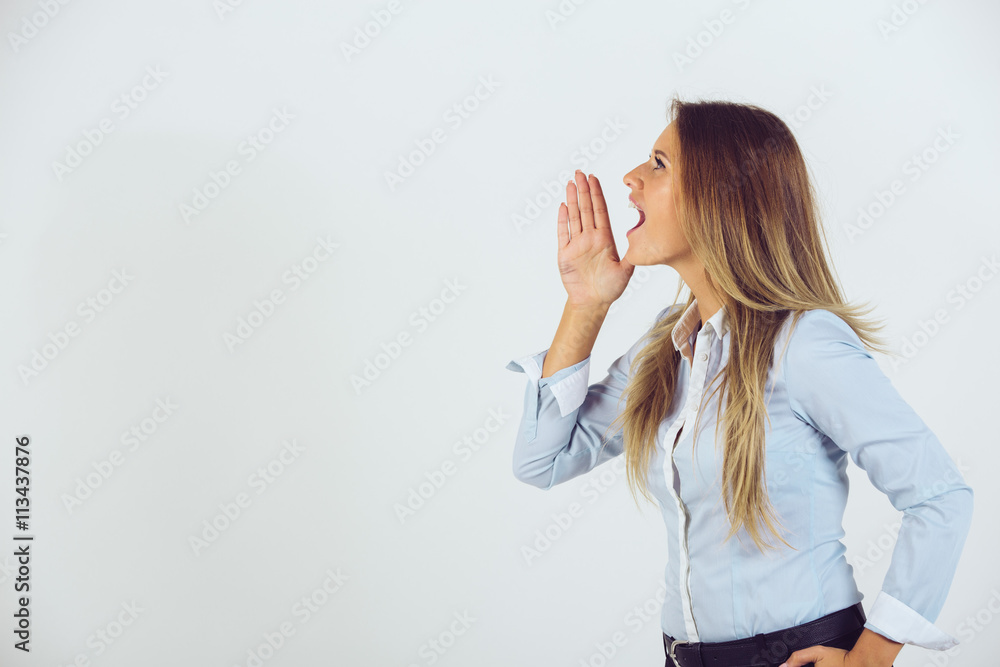 Junge Geschäftsfrau präsentiert Geschäftsentwicklung Positiv / negativ Junge Geschäftsfrau präsentiert Geschäftsentwicklung Positiv / negativ