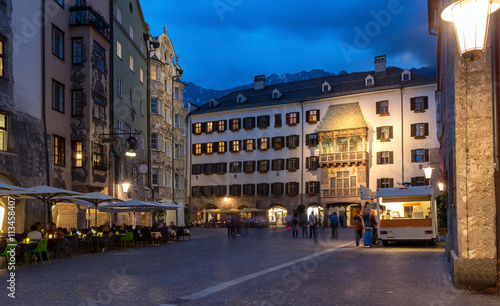 Platz am Goldenen Dach in Innsbruck bei Nacht