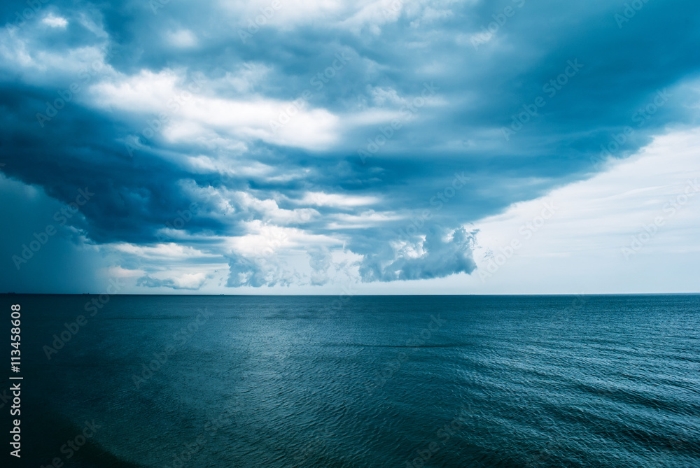 Obraz premium Sea and waves during storm. Natural composition.