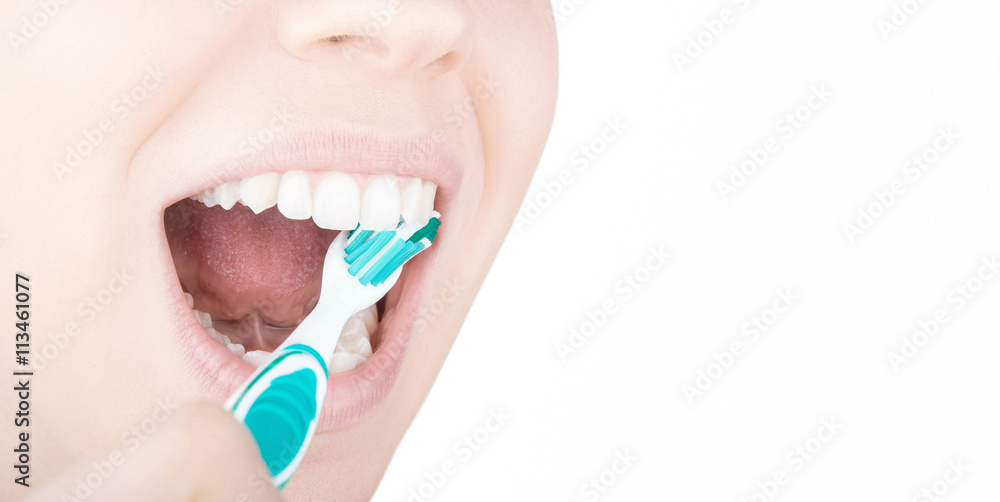 Bocca con spazzolino denti bianchi Bocca con spazzolino denti bianchi