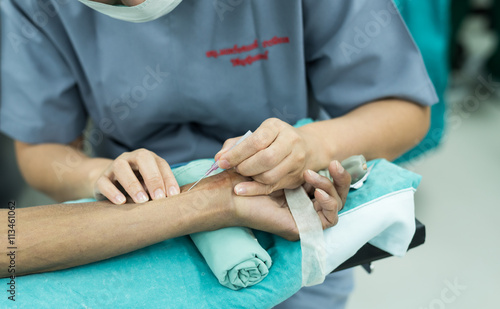 asian anesthesiologist made arterial line