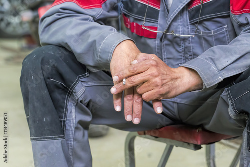 A cigarette in the hands of worker