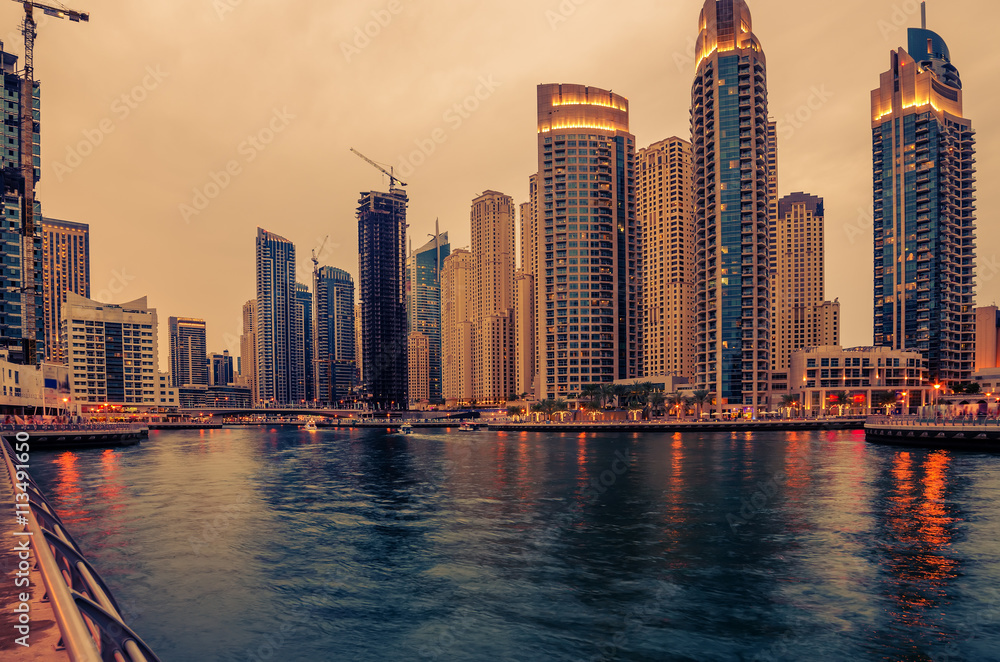 Fototapeta premium Dubai, United Arab Emirates: Marina in the sunset