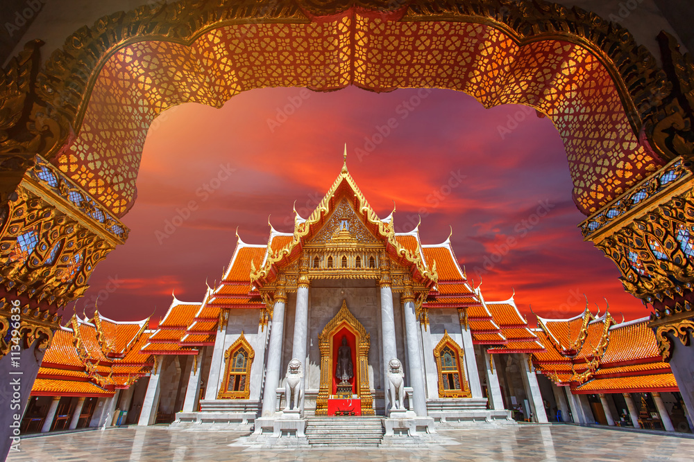 Fototapeta premium Wat Benchamabophit , Thailand (the Marble Temple)