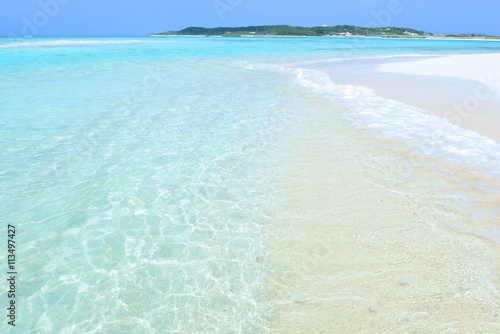 美しい沖縄のビーチと夏空 © Liza5450