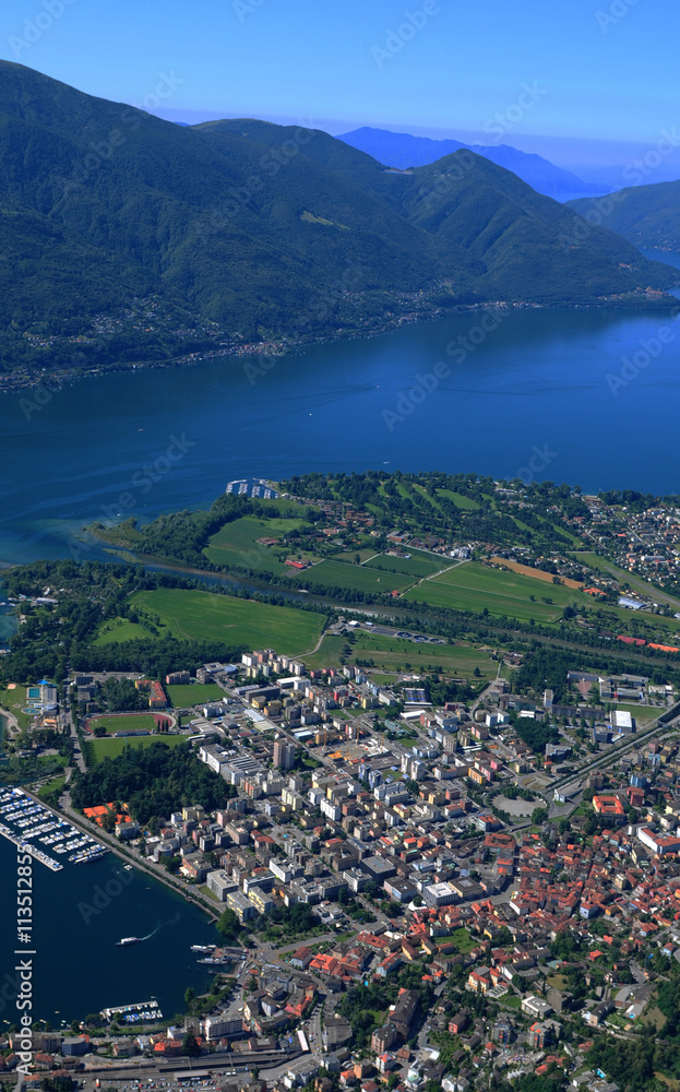 Südschweiz: Luftbild vom Lago Maggiore