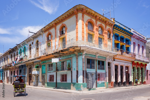 Colorful buildings in Havana, Cuba © Delphotostock