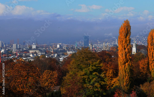 Aussicht mit Herbstpracht im Züricher-Seefeld © gmcphotopress
