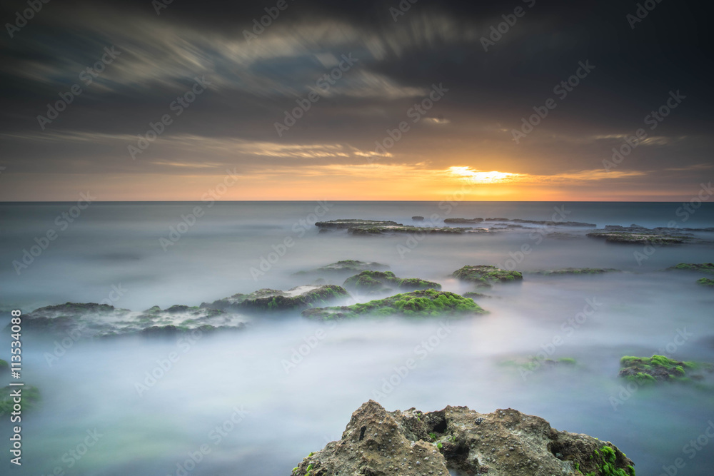 Obraz premium Sea beach with rocks