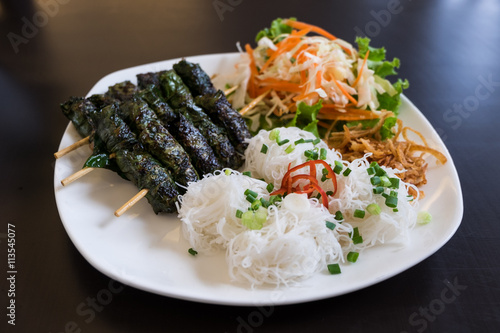 Fotografi Grilled pork wrapped in betel leaf, Vietnamese cuisine