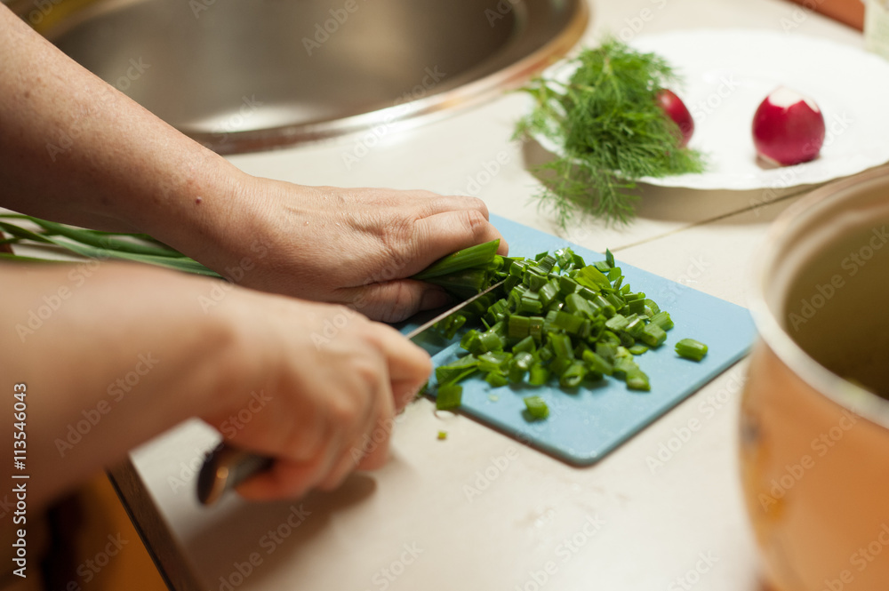 Woman cutting vegetables with a knife . женщина режет овощи ножом