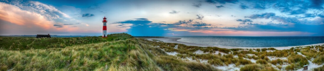 Leinwandbilder Panoramafotos Sylt Leuchtturm in Abendstimmung am Strand  © Blickfang