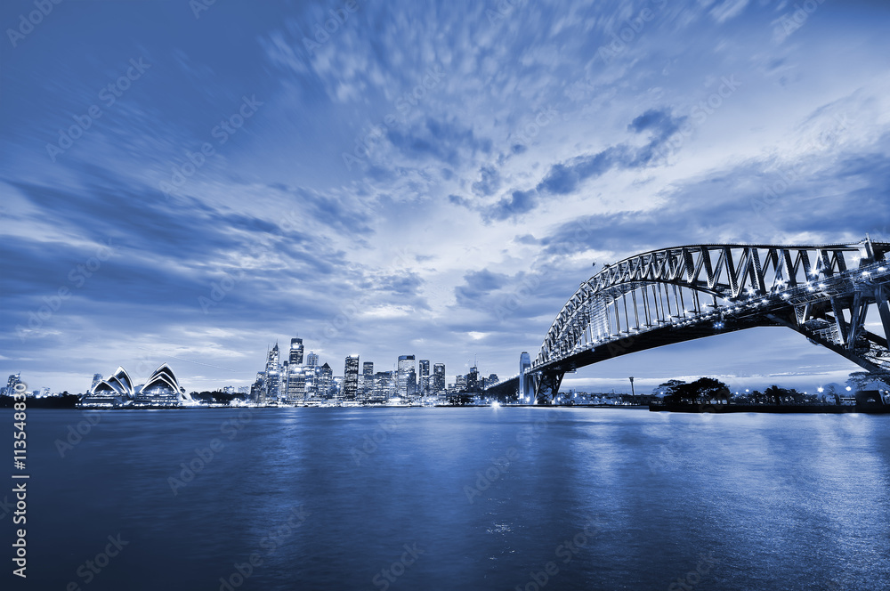 Fototapeta premium Panorama of Sydney Harbour at dusk