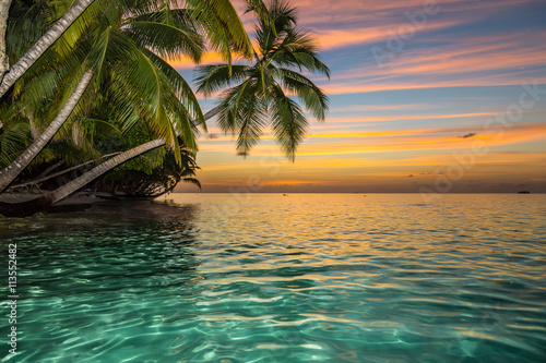 sunset on tropical island with wonderful colors / traumhafter sonnenuntergang auf tropischer insel