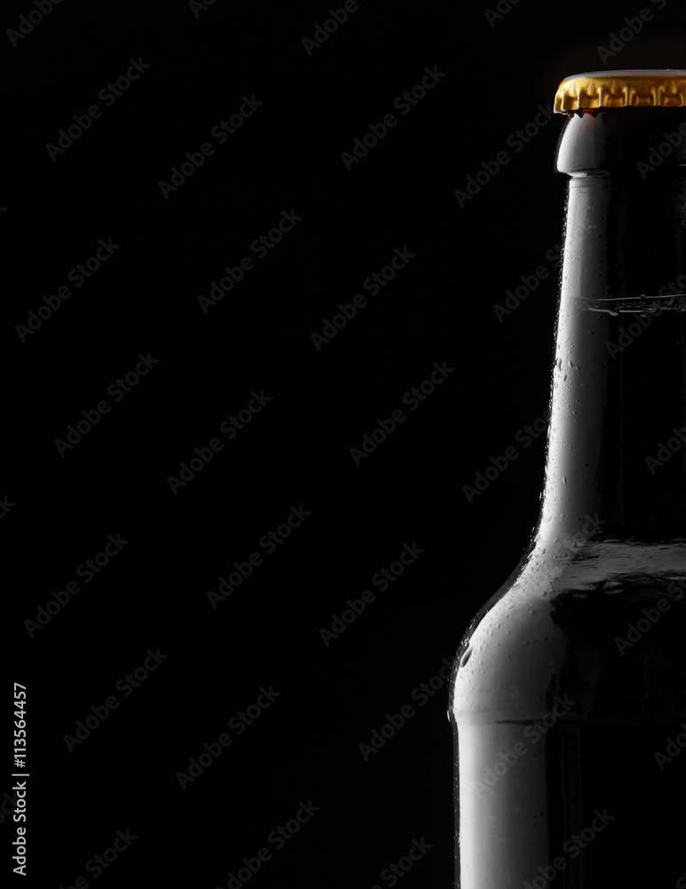 Partial cold beer with condensation as a border - obrazy, fototapety, plakaty 