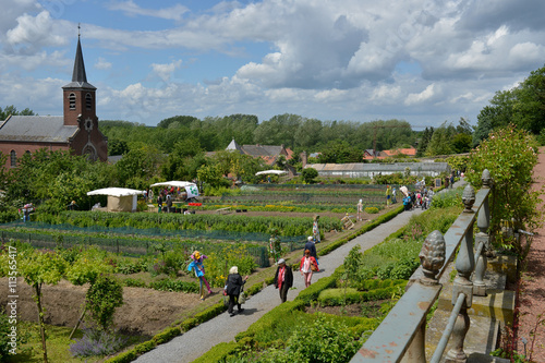 Het 18de eeuwse kasteel Hex in Belgie is bekend om zijn tuinen en rozen met de jaarlijkse rozendagen. photo