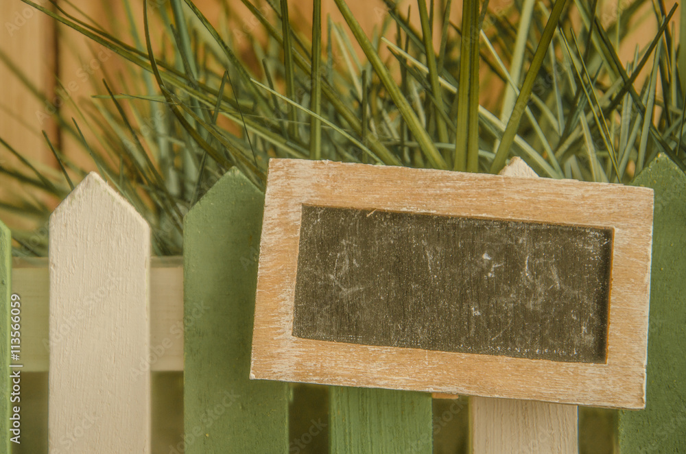 Schild am Gartenzaun, zum Beschreiben Stock Photo | Adobe Stock