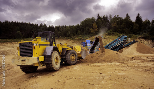 Obraz na płótnie Digger And Conveyor Belt On Construction Site w salonie