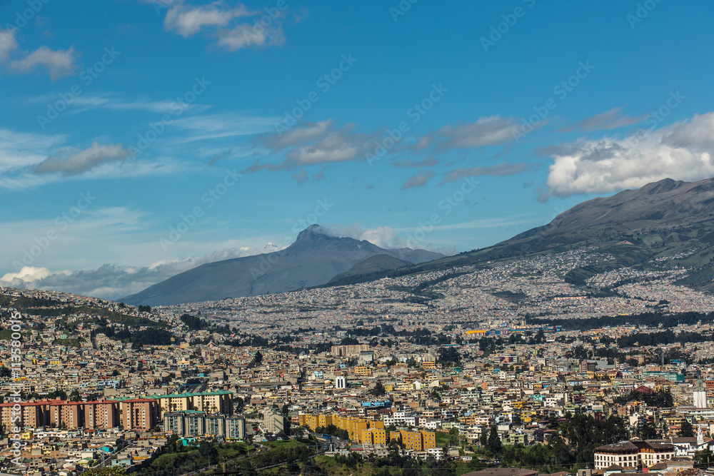 Vista desde una colina en el sur de Quito