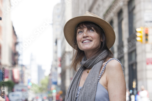 Canvas Print Pedestrian portrait in city