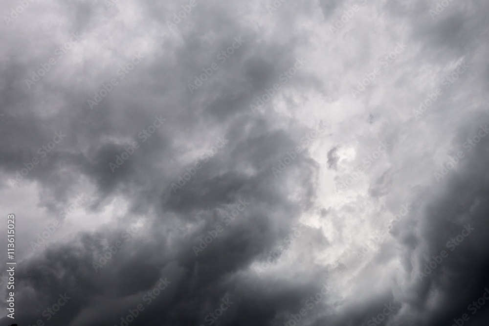 Fototapeta premium Cielo grigio nuvoloso