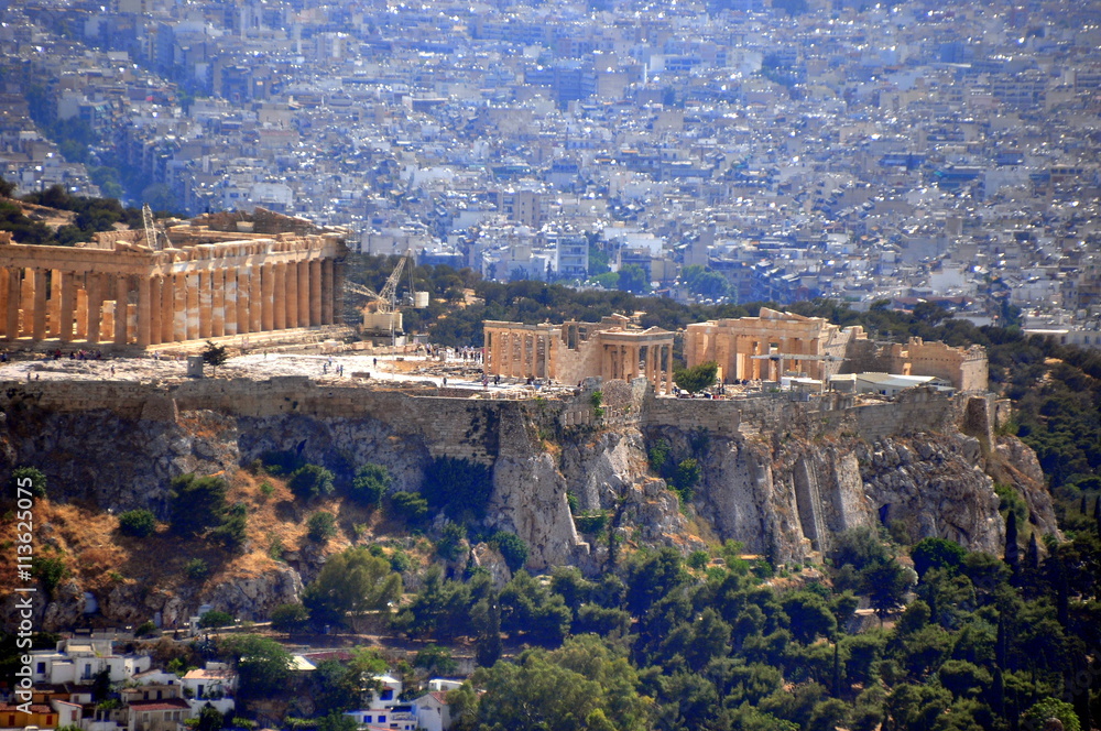 Panorama-Ansicht Athens vom Lykavittos, dem Stadtberg der Hauptstadt; links die Akropolis