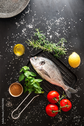 orata pronta per essere cucinata