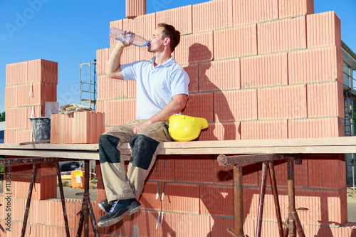 durstiger Handwerker  photo