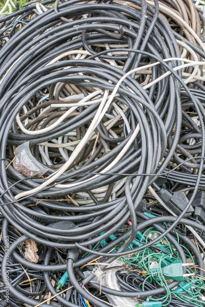 Sammeln von Kabelschrott zur Wiederverwertung Sammeln von Kabelschrott zur Wiederverwertung